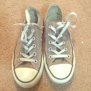 Gray low top converse